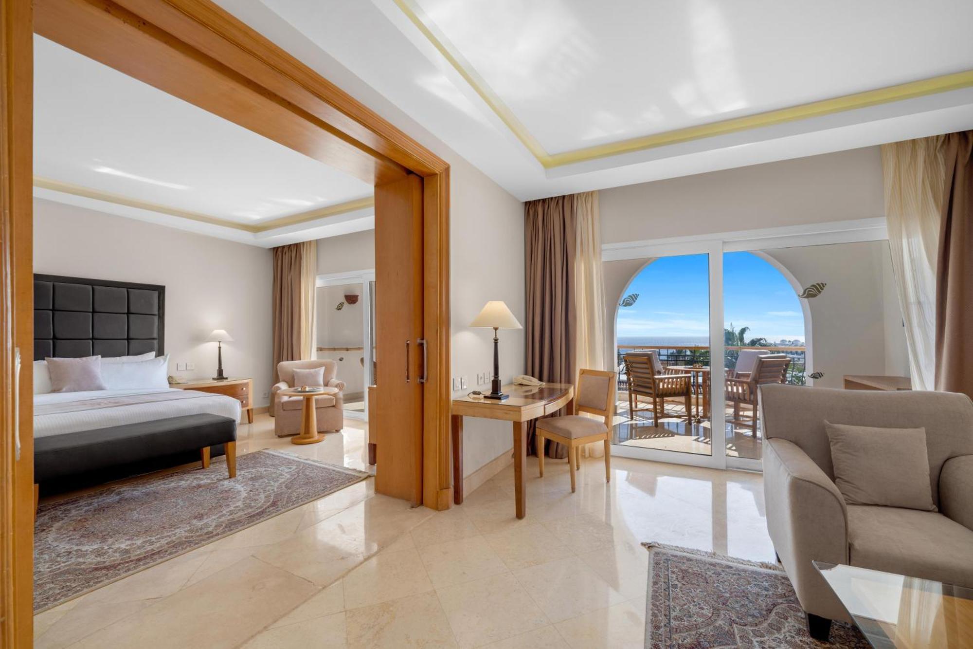 Diplomatic Suite Pool View